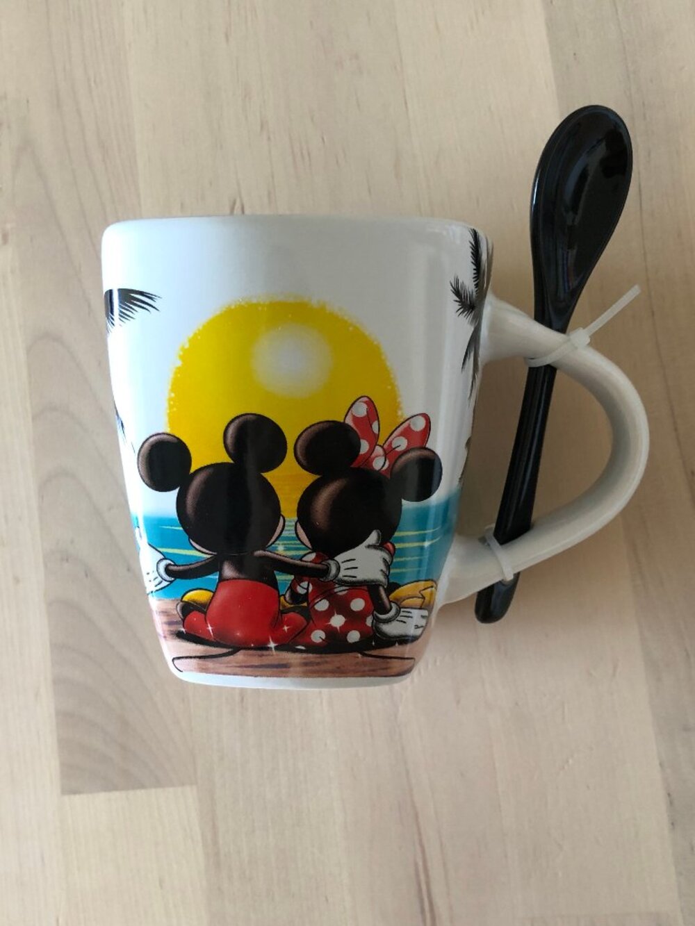 New Disney Mickey and Minnie Coffee, Tea, Cereal, Soup Mug Cup with a Spoon